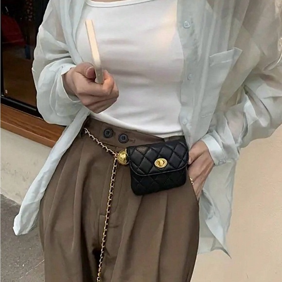 🎉HP🎉 Chain Belt Bag ✨ - Picture 2 of 6